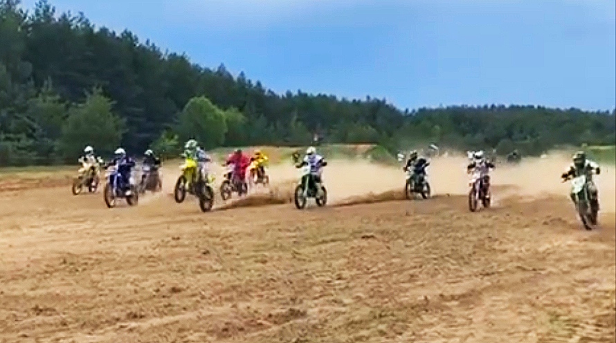 IMG c16dc723379944047bffa60de65125b5 V